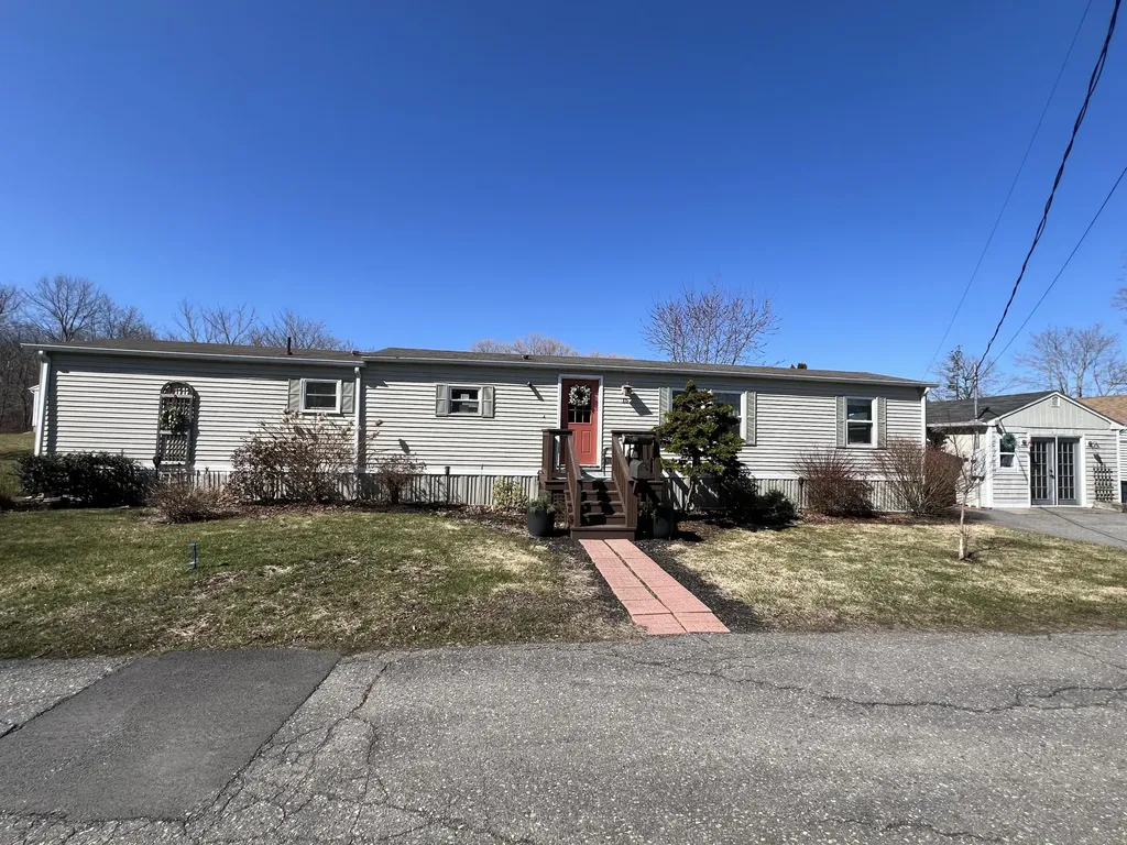 15 Marks Lane Rockland ME 04841
