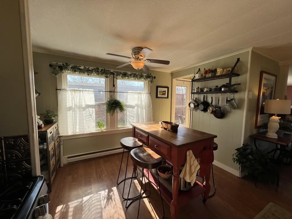 15 Marks Lane Rockland ME 04841