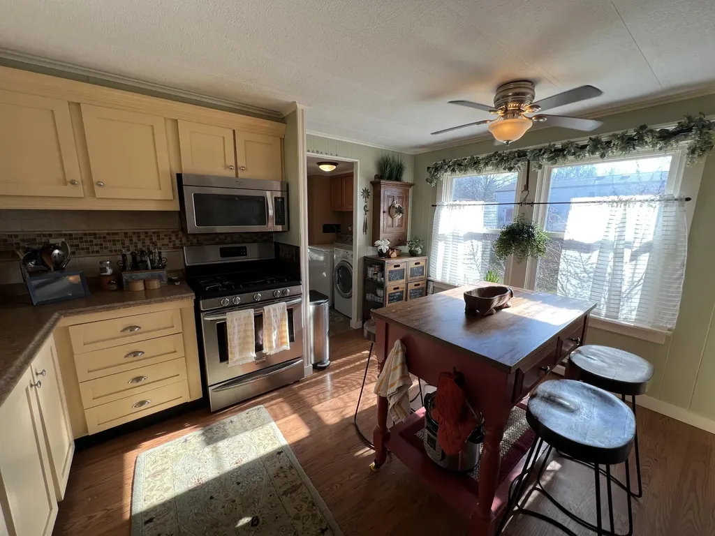 15 Marks Lane Rockland ME 04841