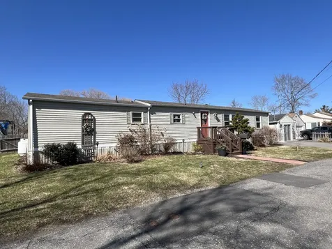 15 Marks Lane Rockland ME 04841