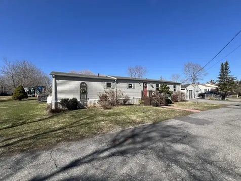 15 Marks Lane Rockland ME 04841
