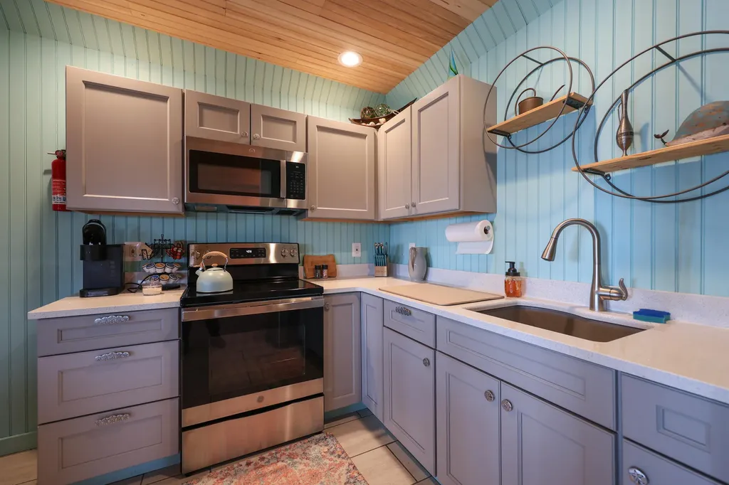28 City Point Road Vinalhaven ME 04863