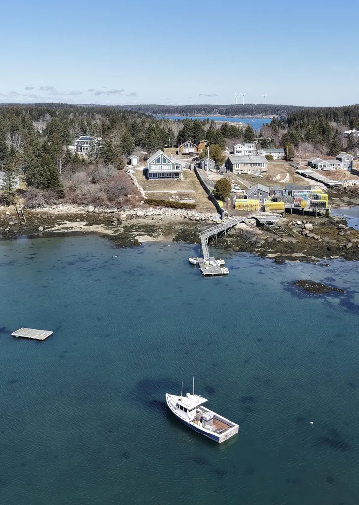 28 City Point Road Vinalhaven ME 04863