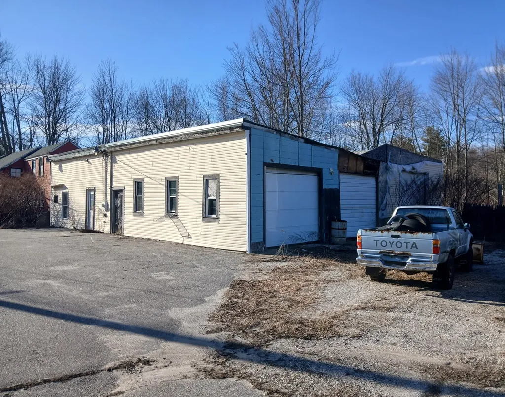 8 Lisbon Street Lisbon ME 04250