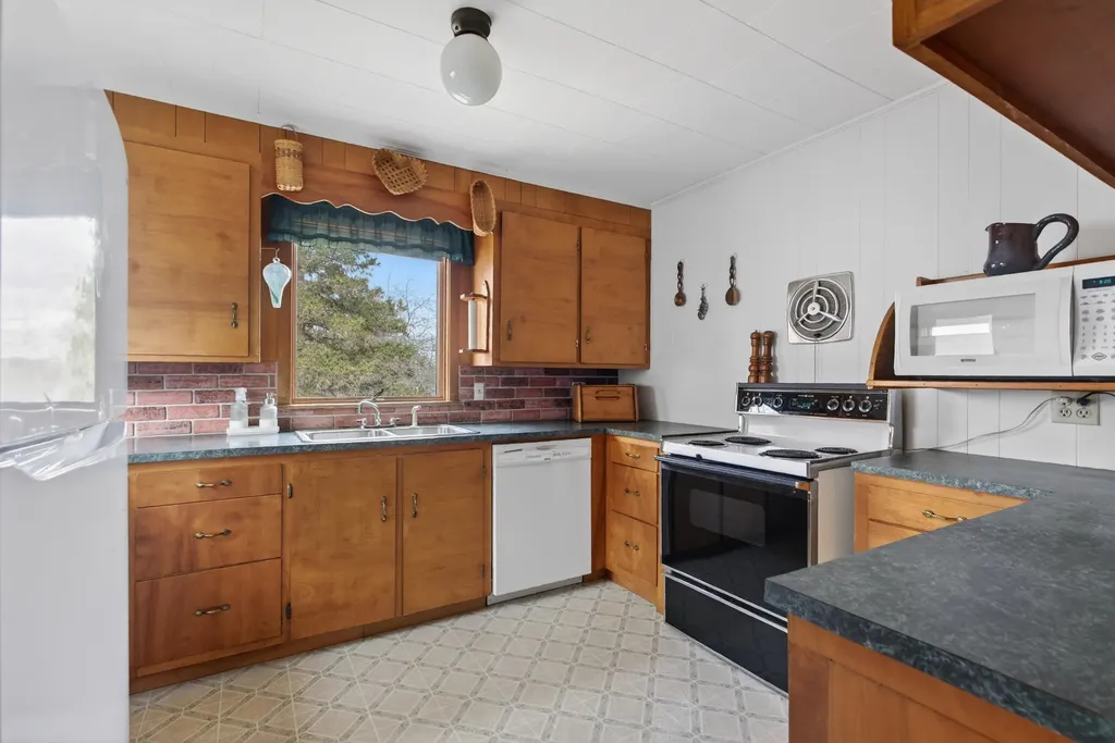 17 Seabury Road York ME 03909