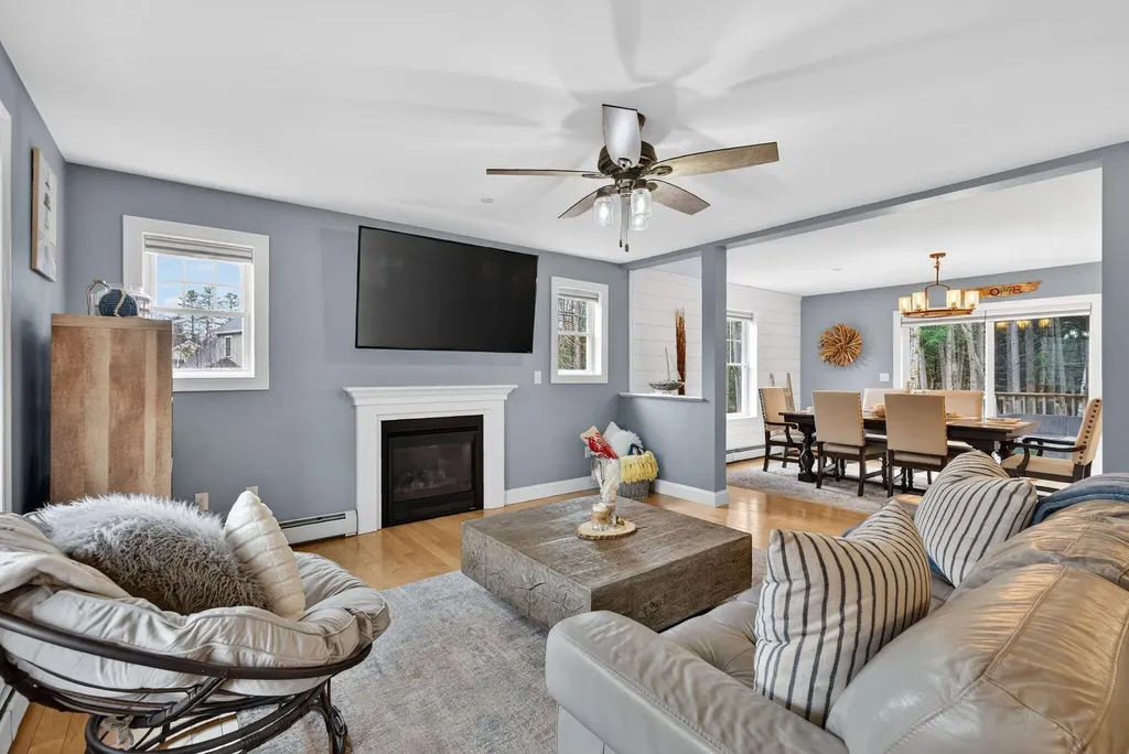10 Newfield Road Freeport ME 04032