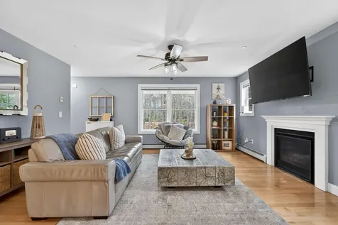 10 Newfield Road Freeport ME 04032