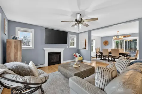 10 Newfield Road Freeport ME 04032