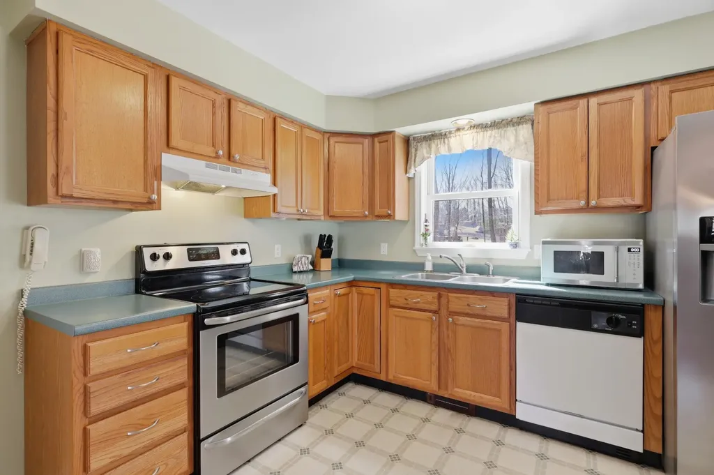 14 Hill Creek Drive Kittery ME 03904
