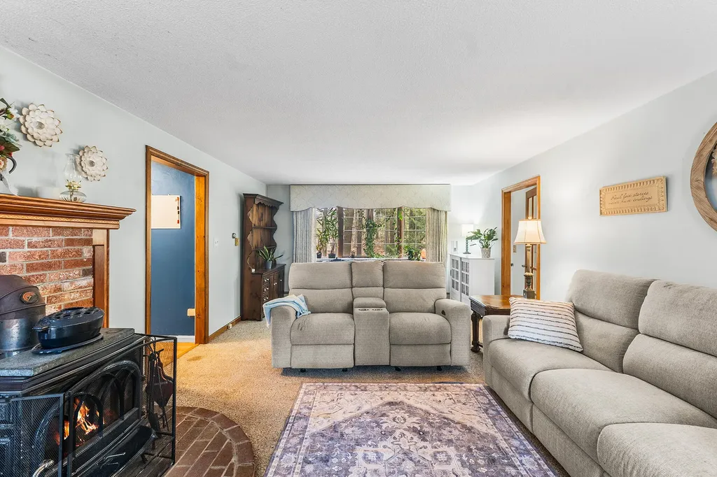 28 Hillview Avenue Limerick ME 04048