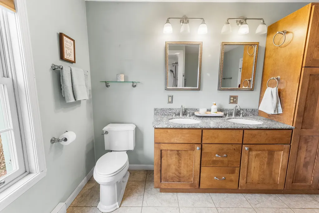 28 Hillview Avenue Limerick ME 04048