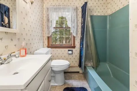 28 Hillview Avenue Limerick ME 04048