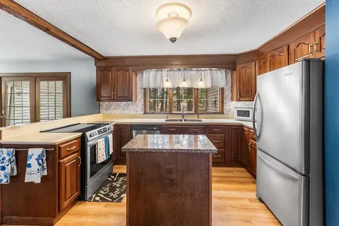 28 Hillview Avenue Limerick ME 04048