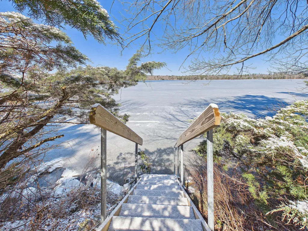 956 Memorial Drive Winthrop ME 04364