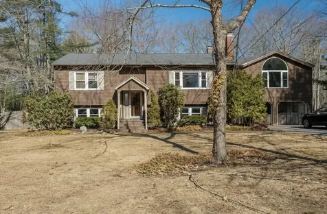 30 Bay Park Drive Topsham ME 04086