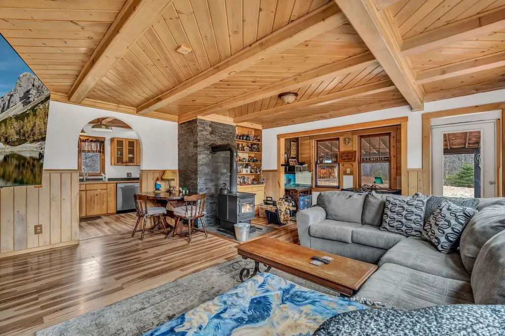 79 Auburn Road Peru ME 04290