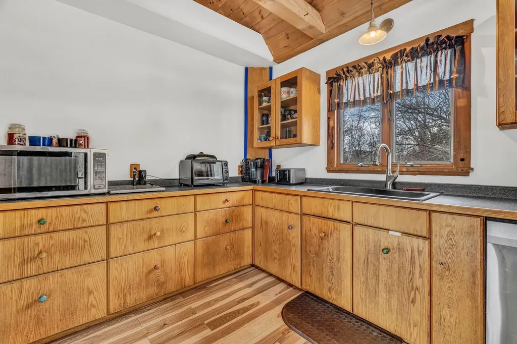 79 Auburn Road Peru ME 04290