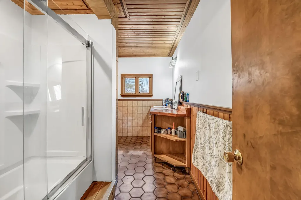 79 Auburn Road Peru ME 04290