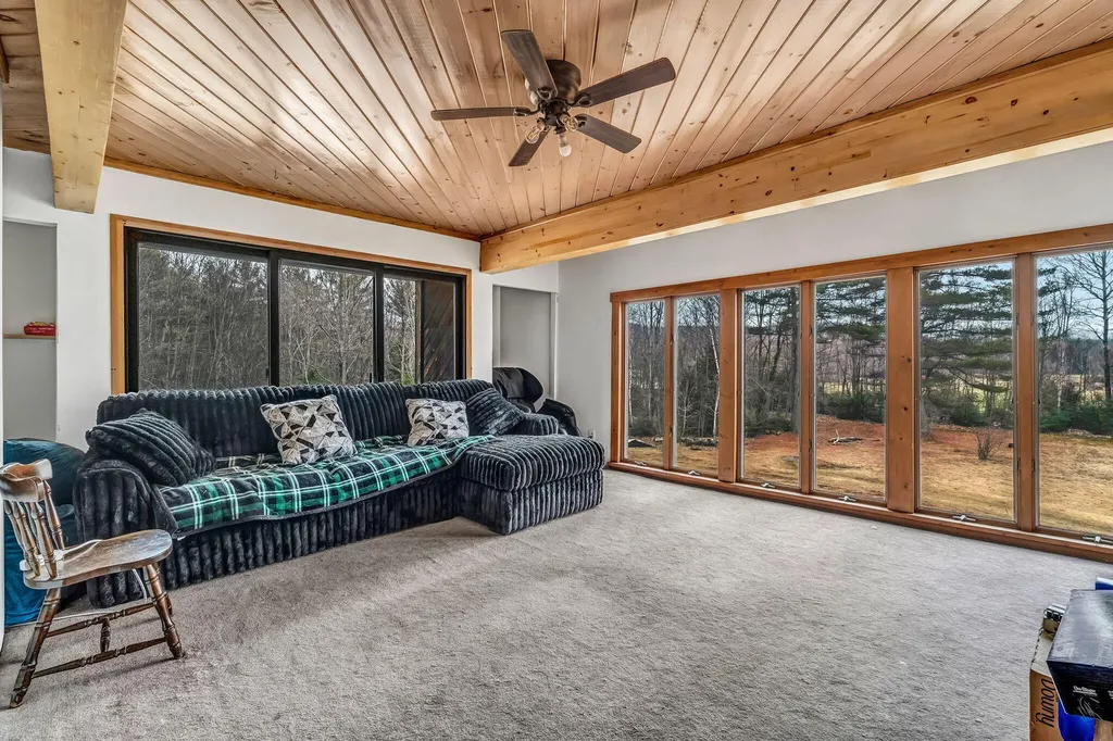 79 Auburn Road Peru ME 04290