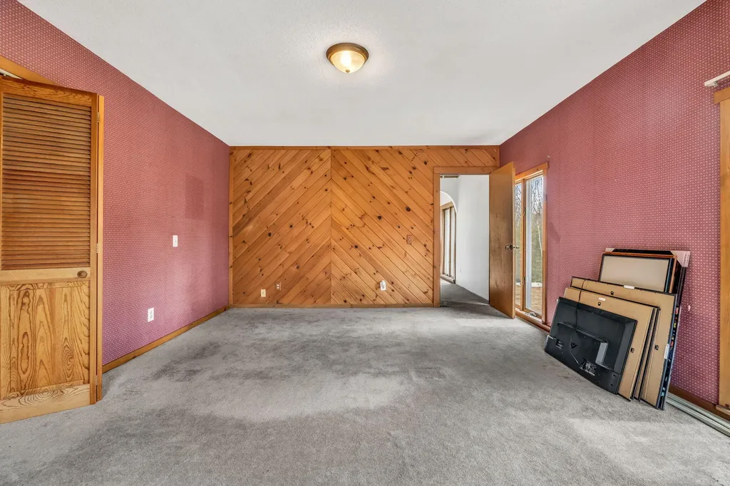 79 Auburn Road Peru ME 04290