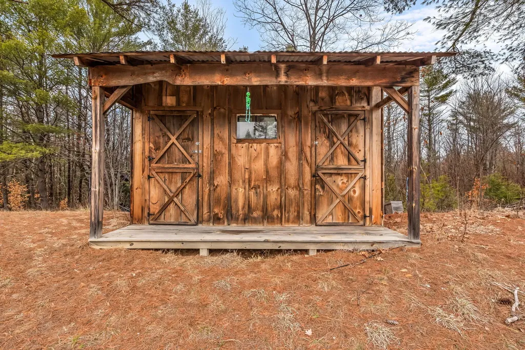 79 Auburn Road Peru ME 04290