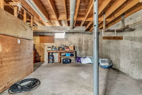79 Auburn Road Peru ME 04290