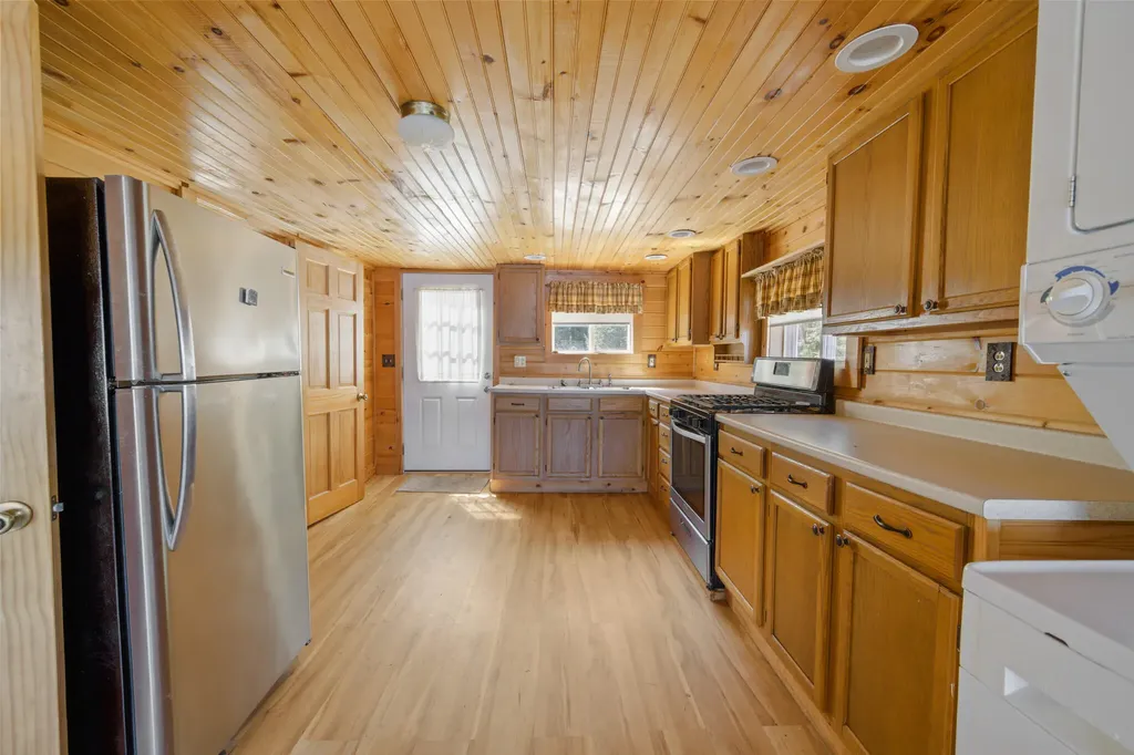 37 Petite Drive Lincoln ME 04457