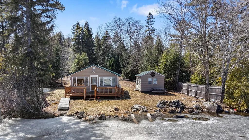 37 Petite Drive Lincoln ME 04457