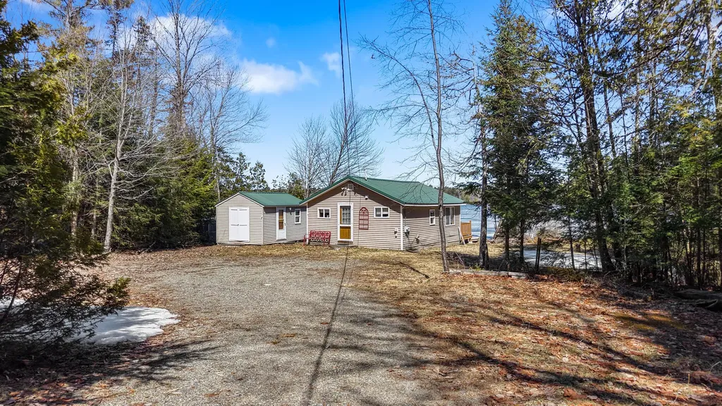 37 Petite Drive Lincoln ME 04457