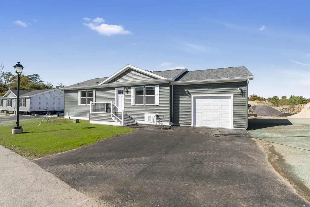 20 Colony Way Kittery ME 03904