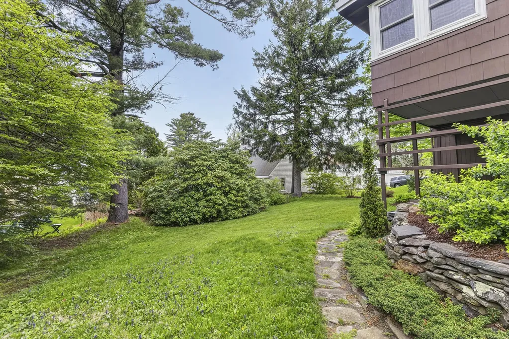 59 Ocean View Road Cape Elizabeth ME 04107
