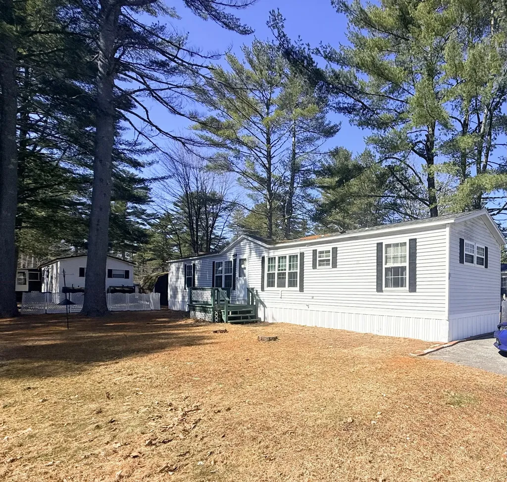 19 Larry Lane Brunswick ME 04011