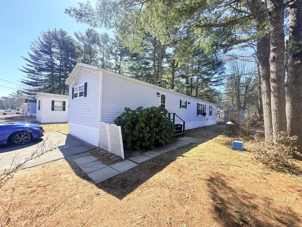 19 Larry Lane Brunswick ME 04011