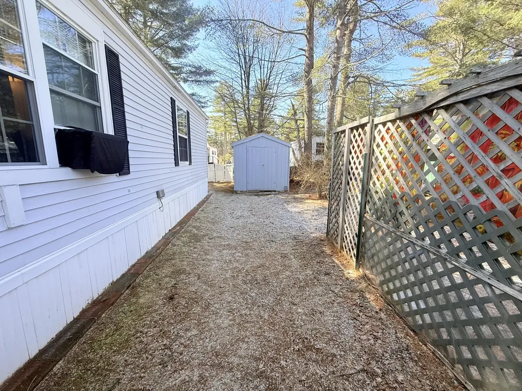 19 Larry Lane Brunswick ME 04011