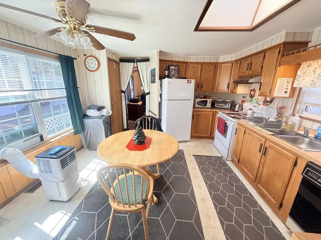 19 Larry Lane Brunswick ME 04011