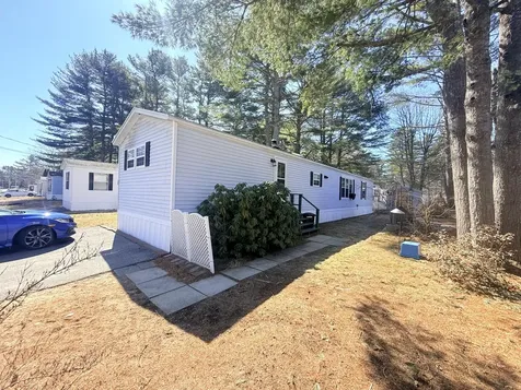 19 Larry Lane Brunswick ME 04011