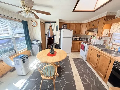 19 Larry Lane Brunswick ME 04011