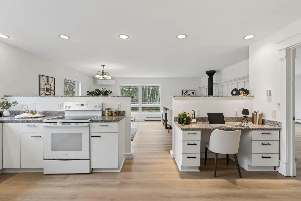 9 Hoffman's Way Georgetown ME 04548