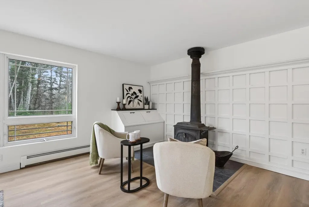 9 Hoffman's Way Georgetown ME 04548