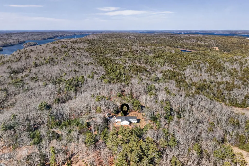 9 Hoffman's Way Georgetown ME 04548
