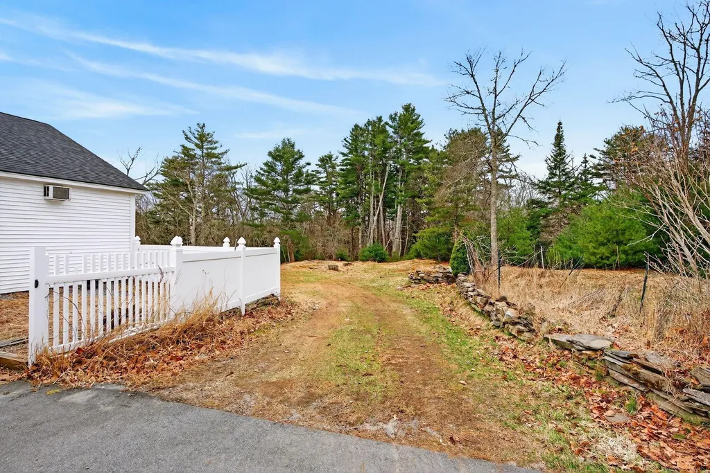 9 Hoffman's Way Georgetown ME 04548