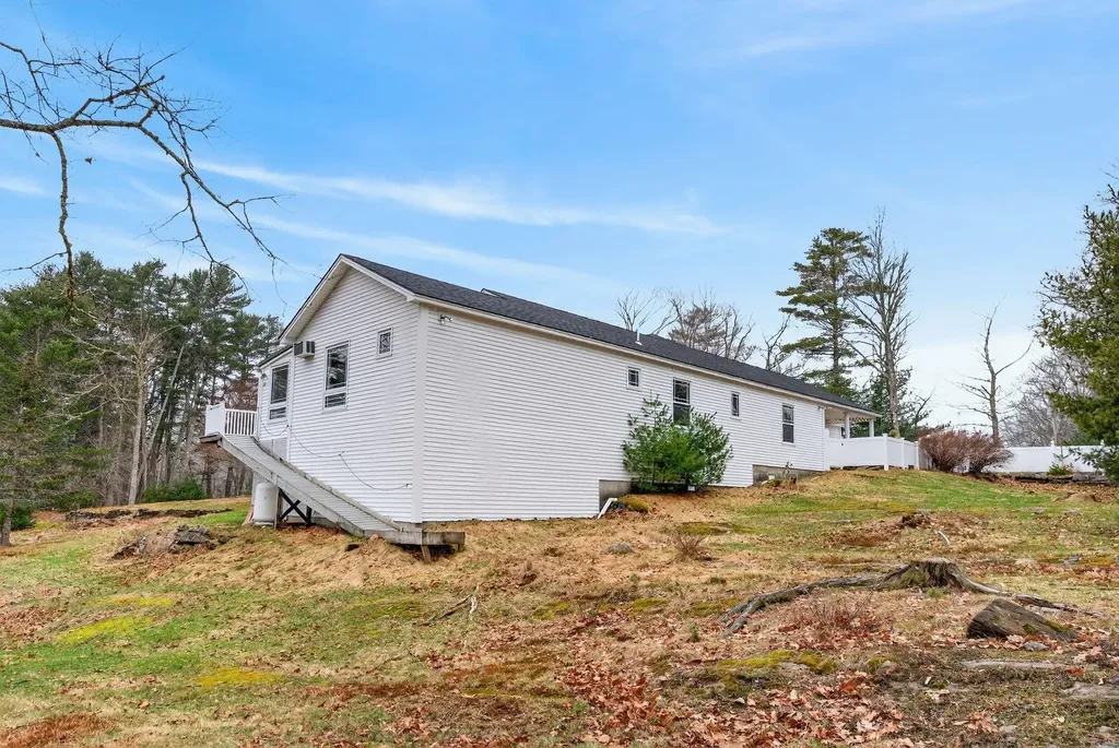 9 Hoffman's Way Georgetown ME 04548