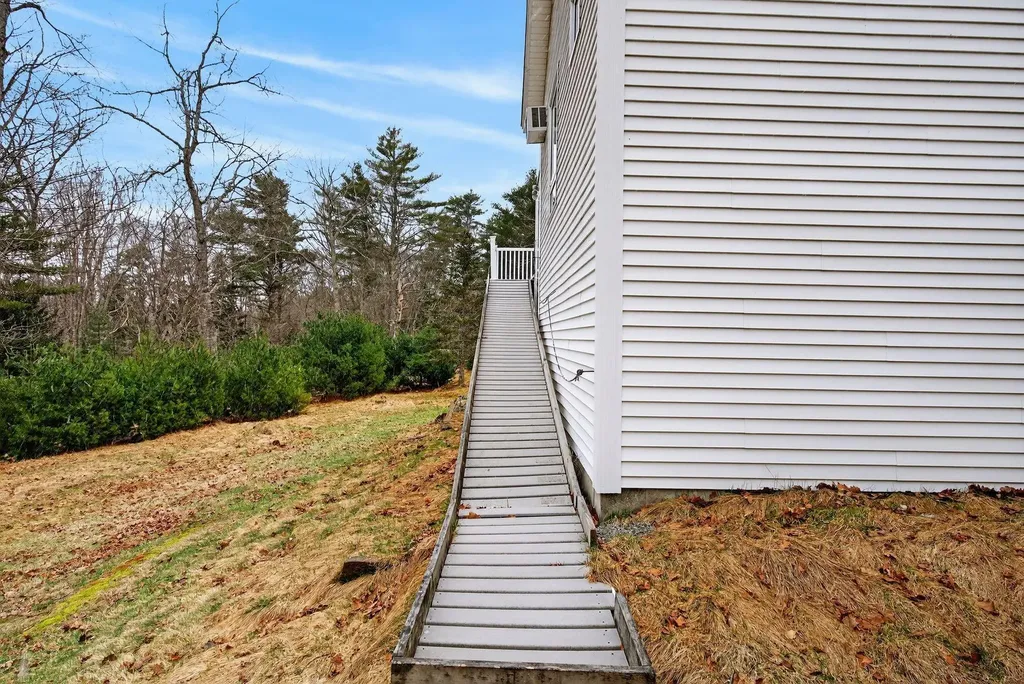 9 Hoffman's Way Georgetown ME 04548