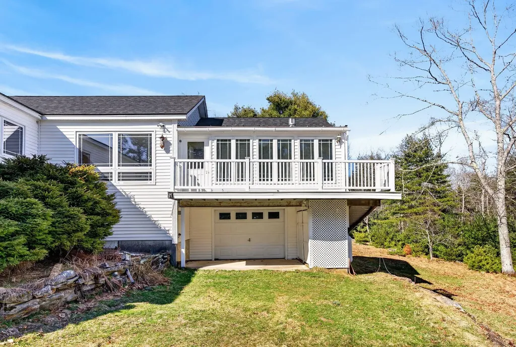 9 Hoffman's Way Georgetown ME 04548