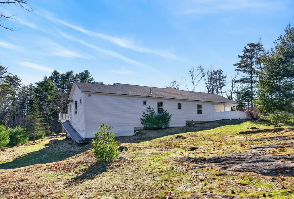 9 Hoffman's Way Georgetown ME 04548