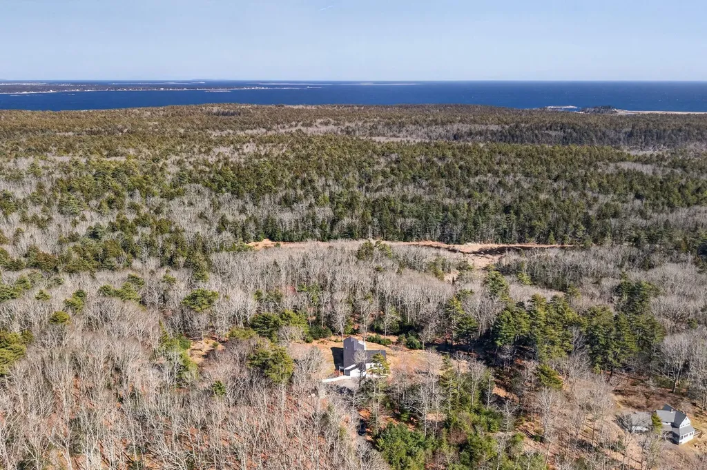 9 Hoffman's Way Georgetown ME 04548