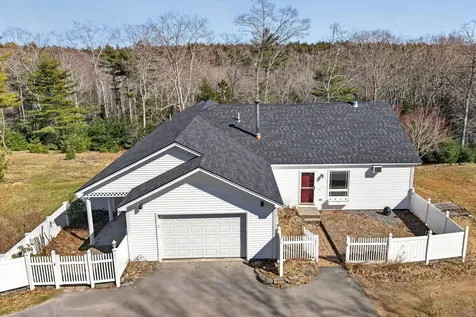 9 Hoffman's Way Georgetown ME 04548