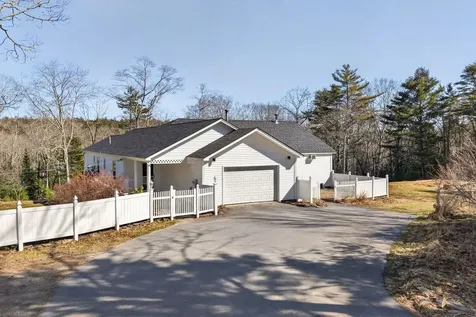 9 Hoffman's Way Georgetown ME 04548
