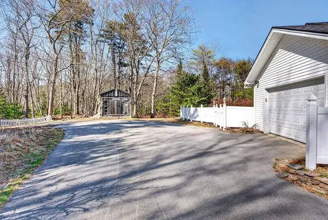 9 Hoffman's Way Georgetown ME 04548