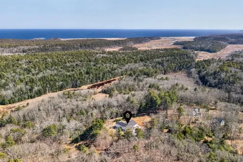 9 Hoffman's Way Georgetown ME 04548